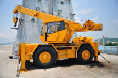 Manufacturer, Exporter, Importer, Supplier, Wholesaler, Retailer, Trader of Carry Deck Crane Rental in Gurugram, Haryana, India.